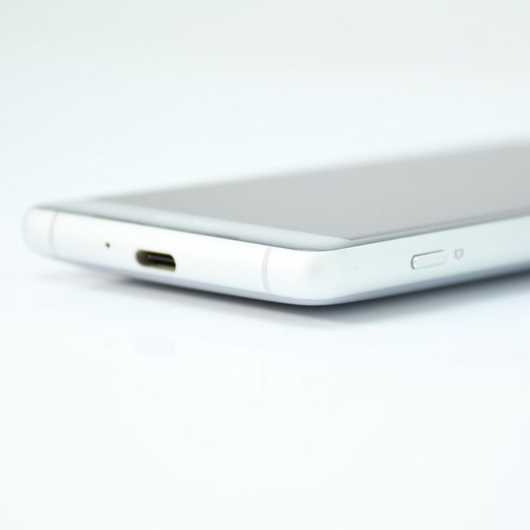 �����ʡ������ɹ���SIM�ե꡼ docomo Xperia XZ2 Compact SO-05K