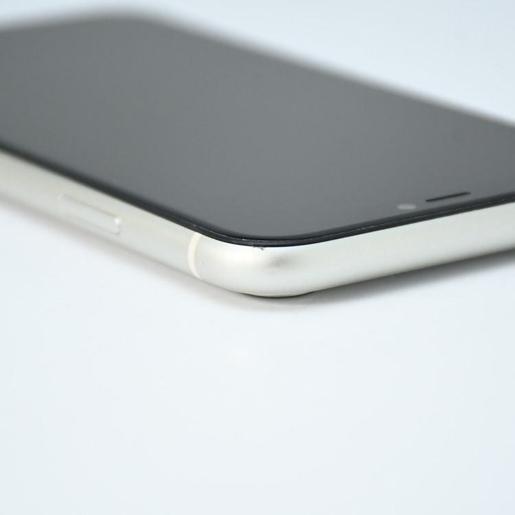�ڽ����Хåƥ꡼��������81���SIM�ե꡼ iPhone11 64GB �ۥ磻��