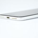 �ڽ����Хåƥ꡼85���SIM�ե꡼ iPhone SE �裲���� 64GB �ۥ磻��