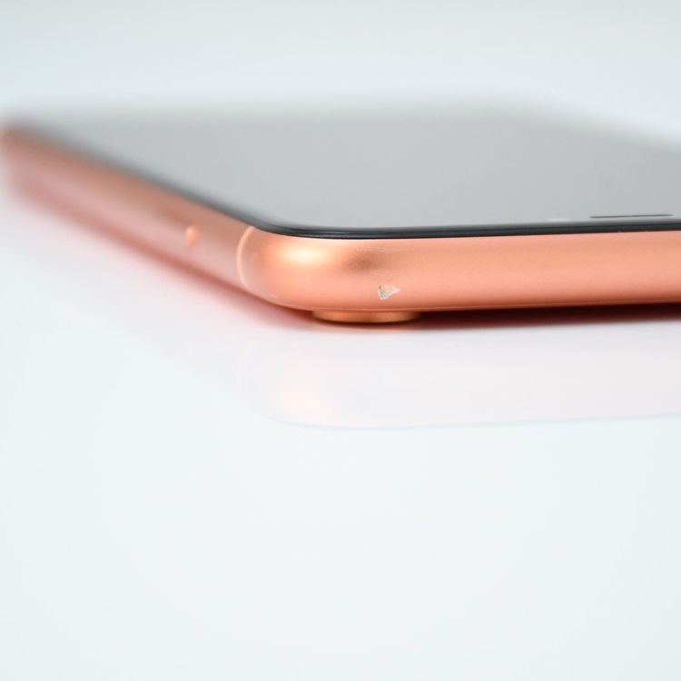 �ڱվ����ʡ������Хåƥ꡼86���docomo SIM�ե꡼ iPhone XR 128GB