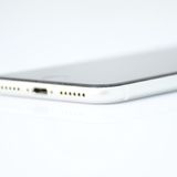 SIM�ե꡼iPhone SE �裲���� 64GB �ۥ磻��