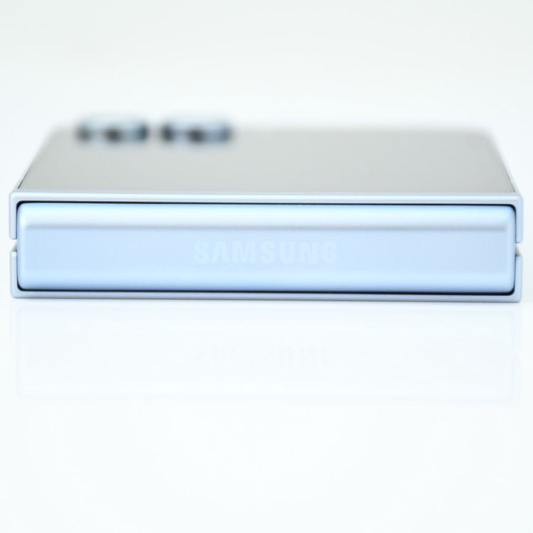 �ڿ���Ʊ�͡�au SIM�ե꡼ Galaxy Z Flip6 SCG29 256GB �֥롼