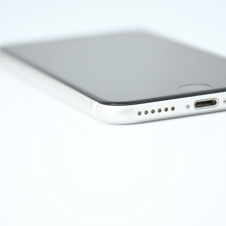 �ڽ����Хåƥ꡼81���SIM�ե꡼ iPhone SE �裲���� 64GB �ۥ磻��