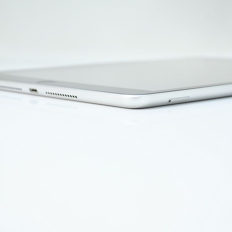 SIM�ե꡼iPad ��9���� 64GB ����С�