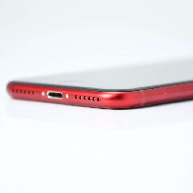 �ڿ���Ʊ�͡��Хåƥ꡼��������100%��SIM�ե꡼ SE ��3���� 64GB ��å�