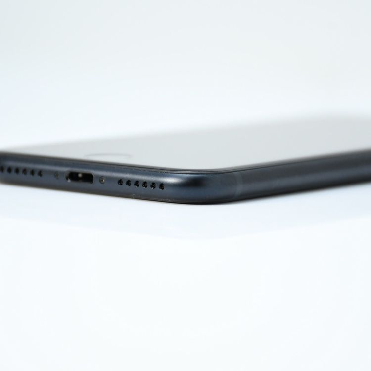 �ڽ����Хåƥ꡼��������100���SIM�ե꡼ iPhone SE��3���� 64GB �ߥåɥʥ���