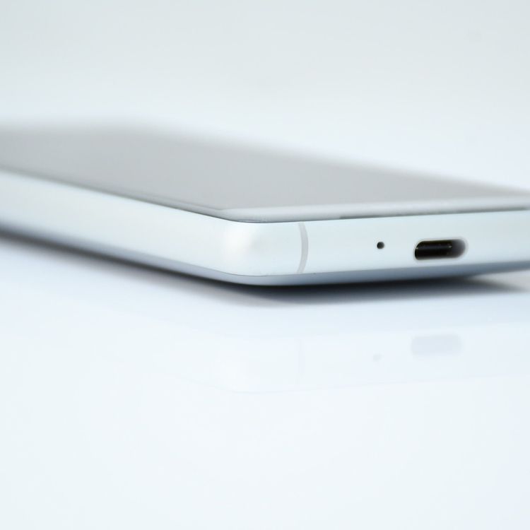 �ڿ���Ʊ�͡�SIM�ե꡼ docomo Xperia XZ2 Compact SO-05K