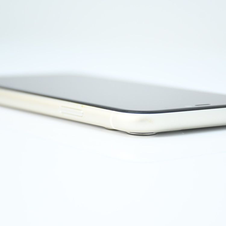 �����ʡ������Хåƥ꡼��������88���au SIM�ե꡼ iPhone11 64GB �ۥ磻��