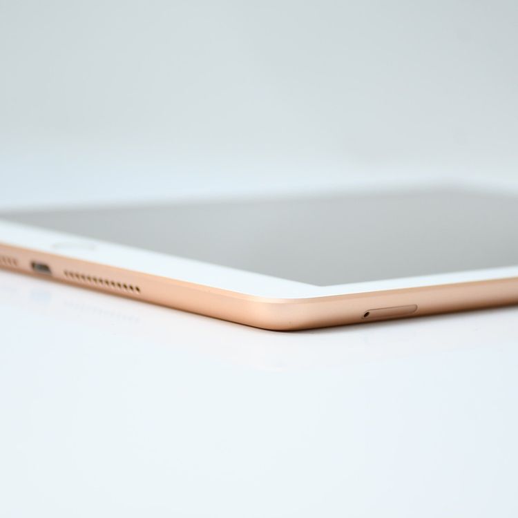 �����ʡ�docomo SIM�ե꡼iPad ��6���� Wi-Fi + Cellular 32GB