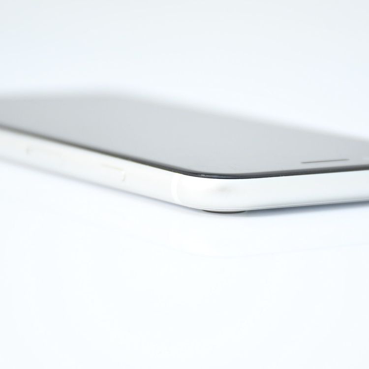 SIM�ե꡼ iPhone SE �裲���� 128GB �ۥ磻��