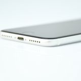 �ڽ����Хåƥ꡼84���SIM�ե꡼ iPhone SE �裲���� 64GB �ۥ磻��