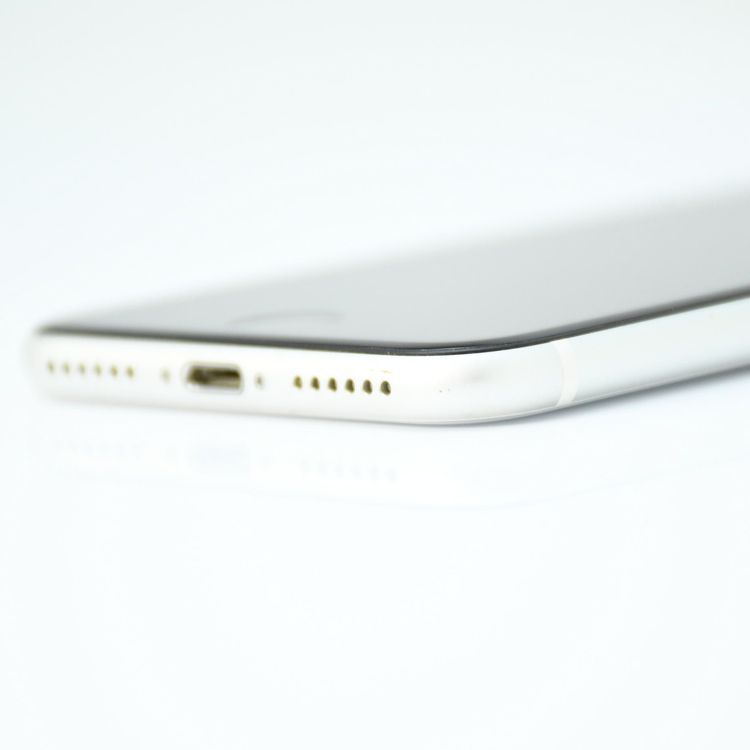 �����ʡ������Хåƥ꡼84���docomo SIM�ե꡼ iPhone SE �裲���� 64GB