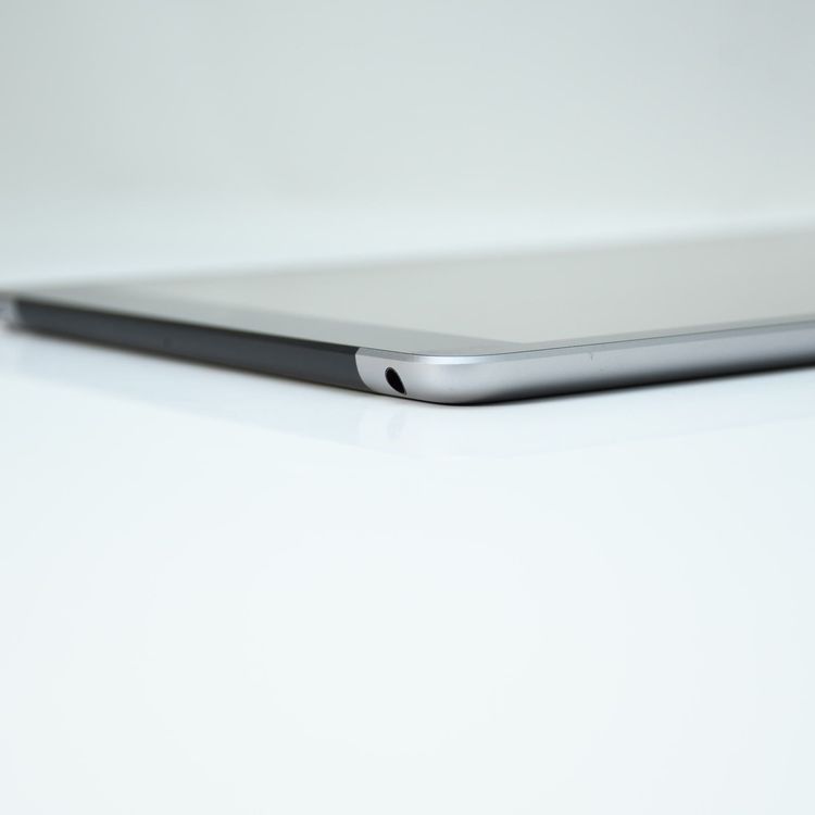 �ڥХåƥ꡼��������88���docomo SIM�ե꡼iPad ��5���� 32GB