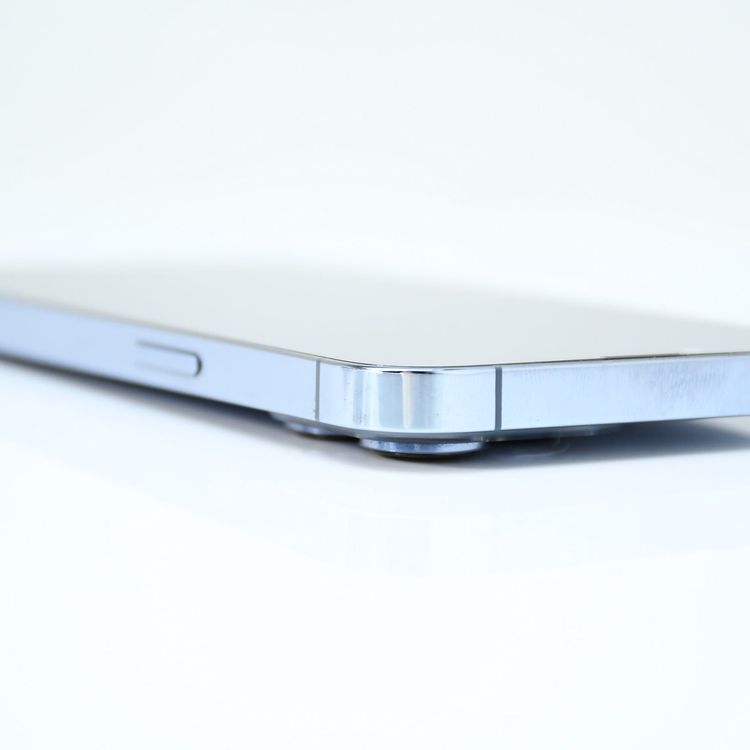 ��ư��ġ�����100 %���վ����ʡ�docomo SIM�ե꡼ iPhone13 Pro 256GB