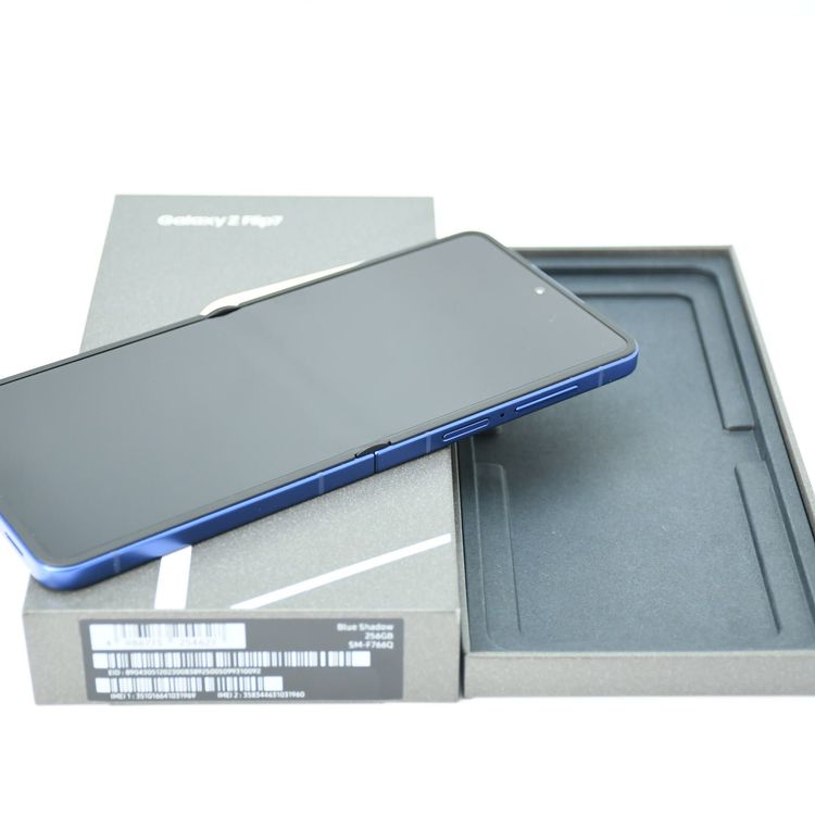 �ڱվ����ʡ������ɹ��۹����� SIM�ե꡼ Galaxy Z Flip7 SM-F766Q