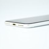 �ڽ����Хåƥ꡼�������� 82���SIM�ե꡼ iPhone SE �裲���� 64GB �ۥ磻��