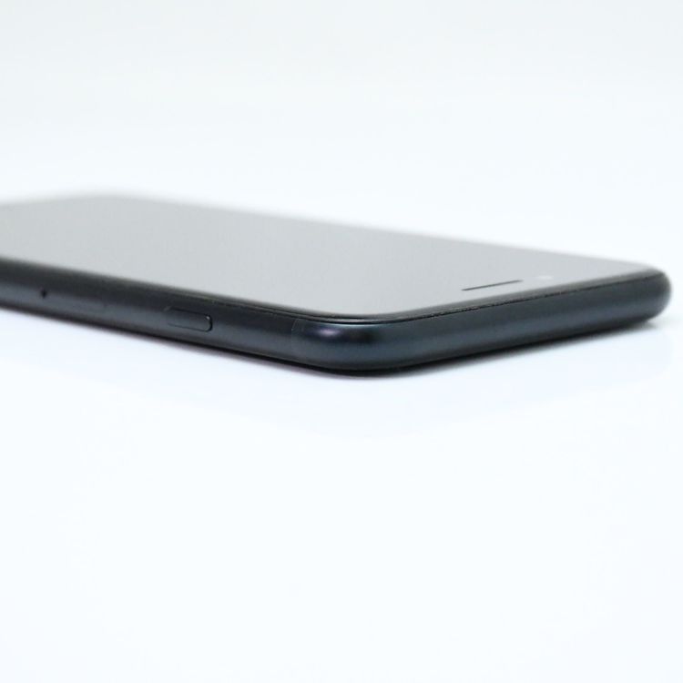 ưġ100 % SIMե꡼ iPhoneSE 裳 64GB ߥåɥʥ