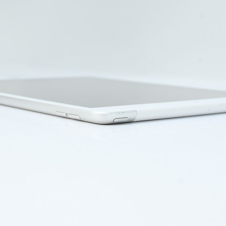 �ڥХåƥ꡼��������92���SIM�ե꡼iPad ��7���� 32GB ����С�