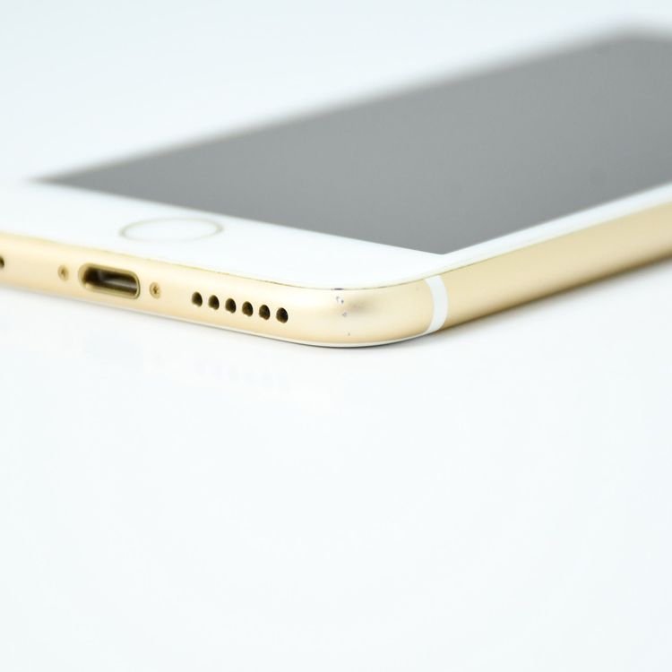 �ڱվ����ʡ������Хåƥ꡼84%��SIM�ե꡼ iPhone6s 32GB �������