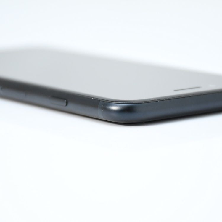 �ڽ����Хåƥ꡼84%��au SIM�ե꡼ iPhoneSE �裳���� 64GB �ߥåɥʥ���