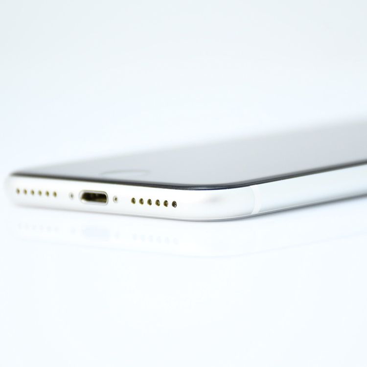 �ڱվ����ʡ�SIM�ե꡼ iPhone SE �裲���� 128GB �ۥ磻��