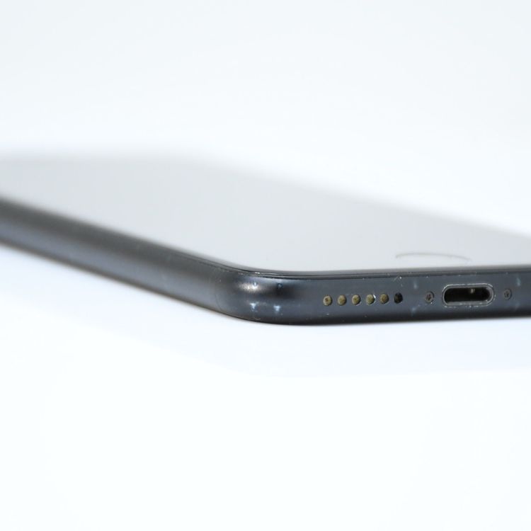 �ڱվ����ʡ�docomo SIM�ե꡼ iPhone SE �裲���� 128GB �֥�å�