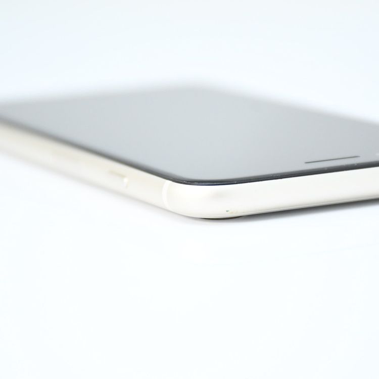 ��ư��ġ�����100 %��SIM�ե꡼ iPhone SE �裳���� 64GB �������饤��