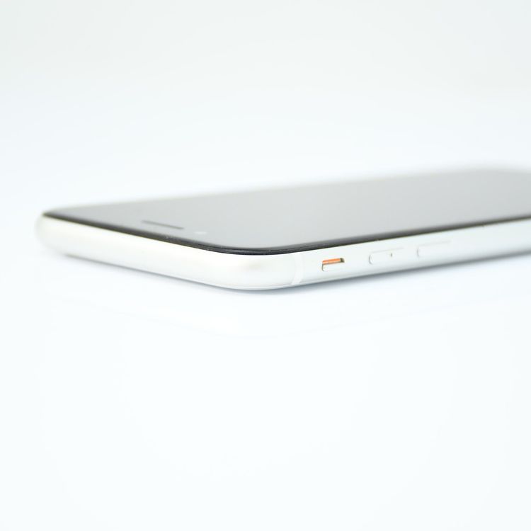 ��ư��ġ�����100 %�����ʡ�docomo SIM�ե꡼ iPhone SE�裲���� 64GB