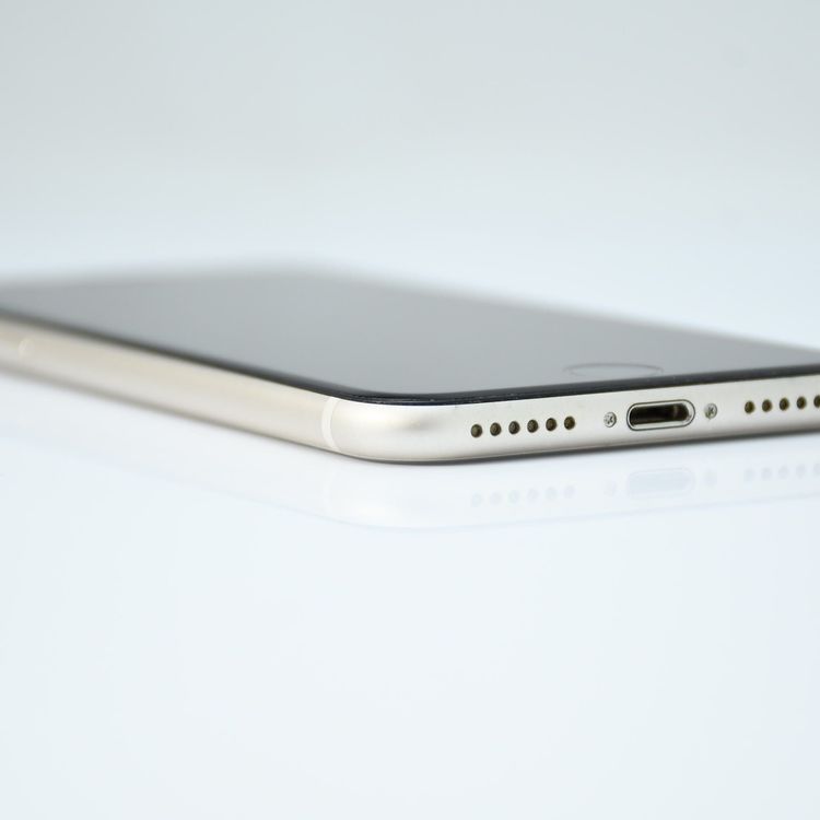 ʡưġ100 % SIMե꡼ iPhoneSE 裳 64GB 饤