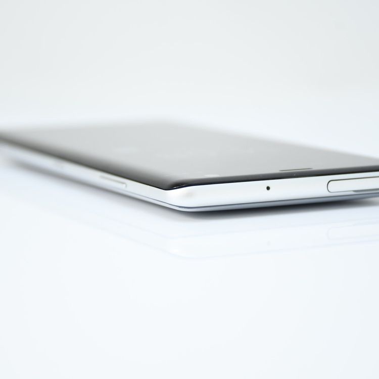 ������������ʡ������ɹ���SIM�ե꡼ au Xperia XZ3 SOV39  �ۥ磻�ȥ���С�