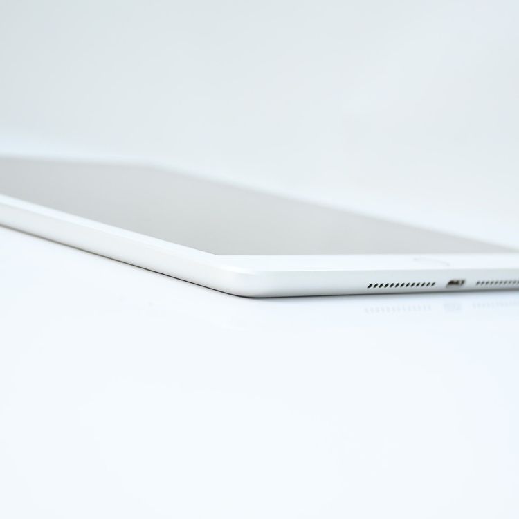 �����ʡ��Хåƥ꡼��������92���SIM�ե꡼iPad ��6���� 32GB ����С�