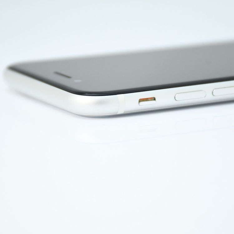 ڱվʡdocomo SIMե꡼ iPhone SE 裲 128GB ۥ磻