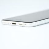 �����ʡ�au SIM�ե꡼ iPhone SE �裲���� 128GB �ۥ磻��