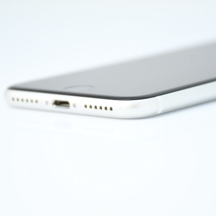 �����ʡ�au SIM�ե꡼ iPhone SE �裲���� 128GB �ۥ磻��