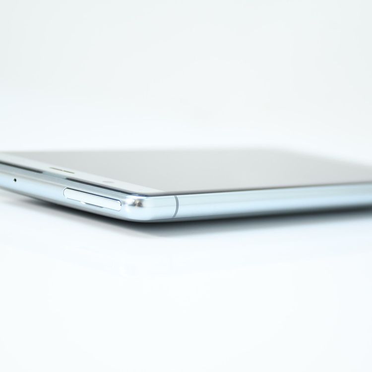 �����ʡ������ɹ���SIM�ե꡼ au Xperia XZ2 Premium SOV38