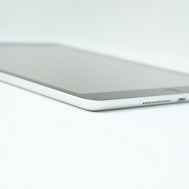 �ڥХåƥ꡼�������� 89���iPad ��9���� Wi-Fi��ǥ� 64GB  MK2L3J/A