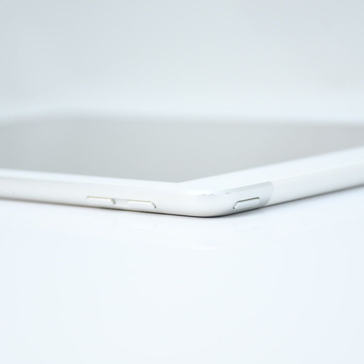 ʡdocomo SIMե꡼iPad(5) Wi-Fi + Cellular  32GB