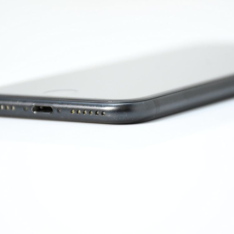 �ڱվ����ʡ�docomo SIM�ե꡼ iPhone SE �裲���� 64GB �֥�å�