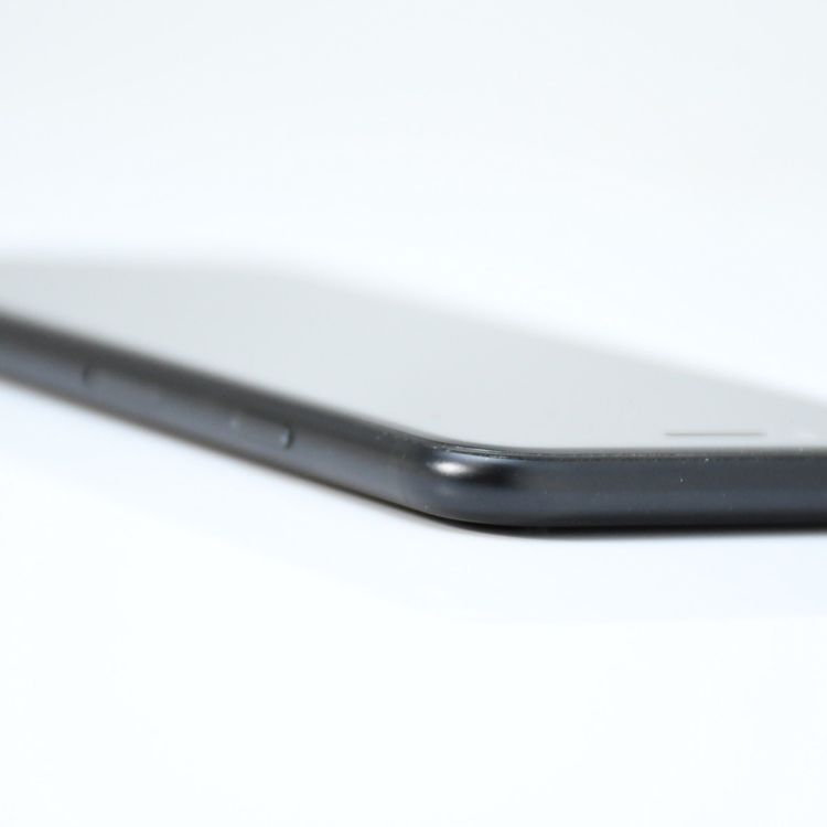 �ڱվ����ʡ�SIM�ե꡼ iPhone SE �裲���� 64GB �֥�å�