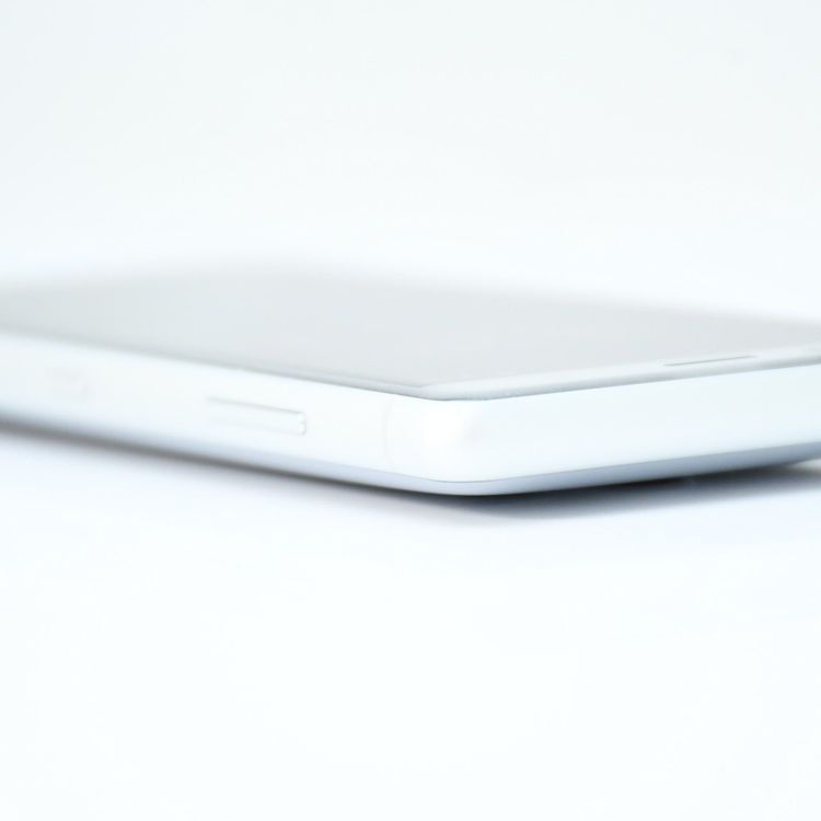 �ڿ���Ʊ�͡�SIM�ե꡼ docomo Xperia XZ2 Compact SO-05K