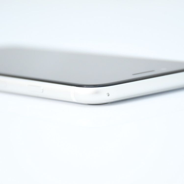 ��ư��ġ�����100 %��SIM�ե꡼ iPhone SE�裲���� 64GB �ۥ磻��