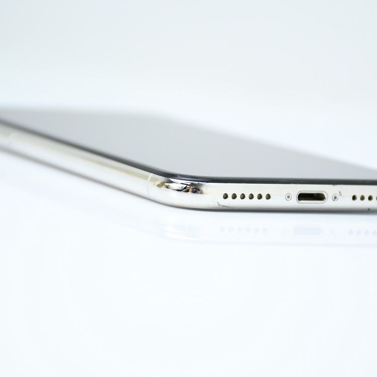 �ڱվ����ʡ�ư��ġ�����100 %��au SIM�ե꡼iPhone X 256GB ����С�