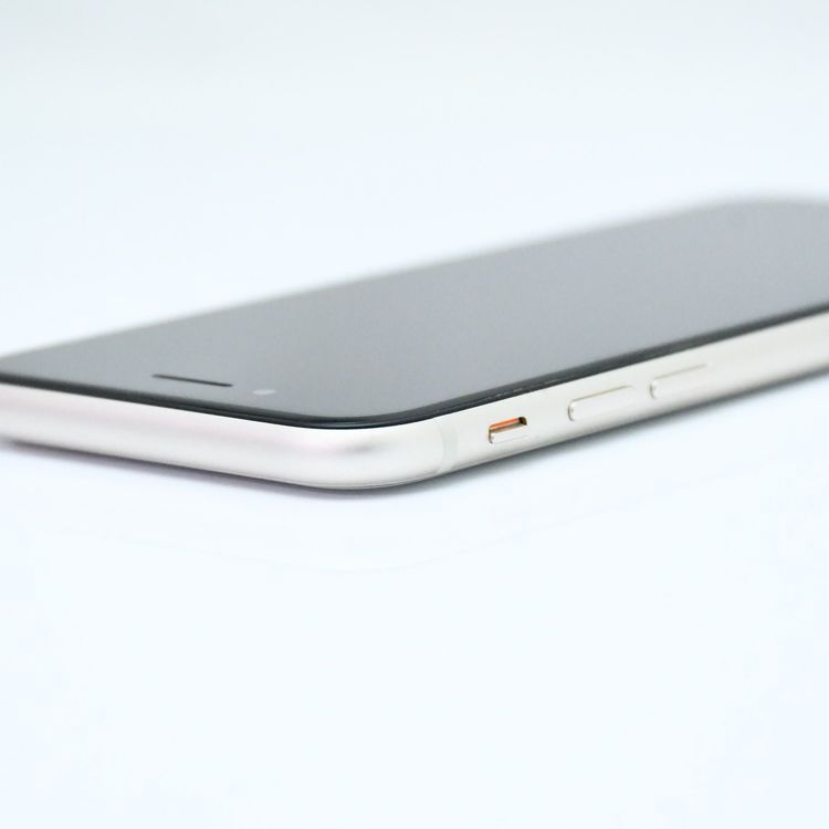 ڽХåƥ꡼ 100docomo SIMե꡼iPhone SE 3 64GB