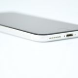 �����ʡ������Хåƥ꡼76���au SIM�ե꡼ iPhone SE �裲���� 64GB �ۥ磻��