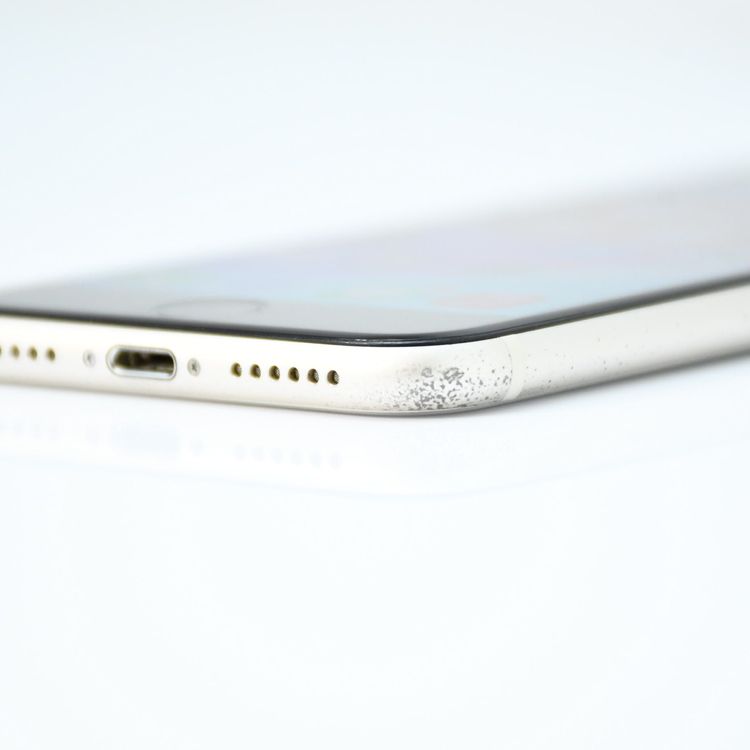 �ڽ����Хåƥ꡼80���au SIM�ե꡼ iPhoneSE �裳���� 64GB �������饤��