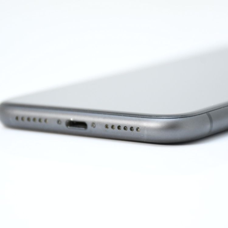 �ڽ����Хåƥ꡼��������85���docomo SIM�ե꡼ iPhone11 64GB �֥�å�