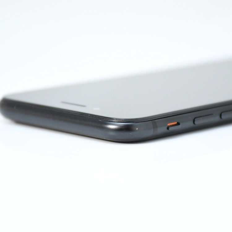 ��ư��ġ�����100 %��SIM�ե꡼ iPhone SE�裲���� 128GB �֥�å�