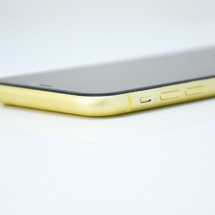 �ڽ����Хåƥ꡼��������84���docomo SIM�ե꡼ iPhone11 64GB ��������