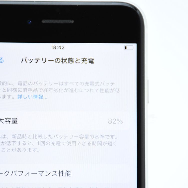 �ڽ����Хåƥ꡼�������� 82���SIM�ե꡼ iPhone SE �裲���� 64GB �ۥ磻��