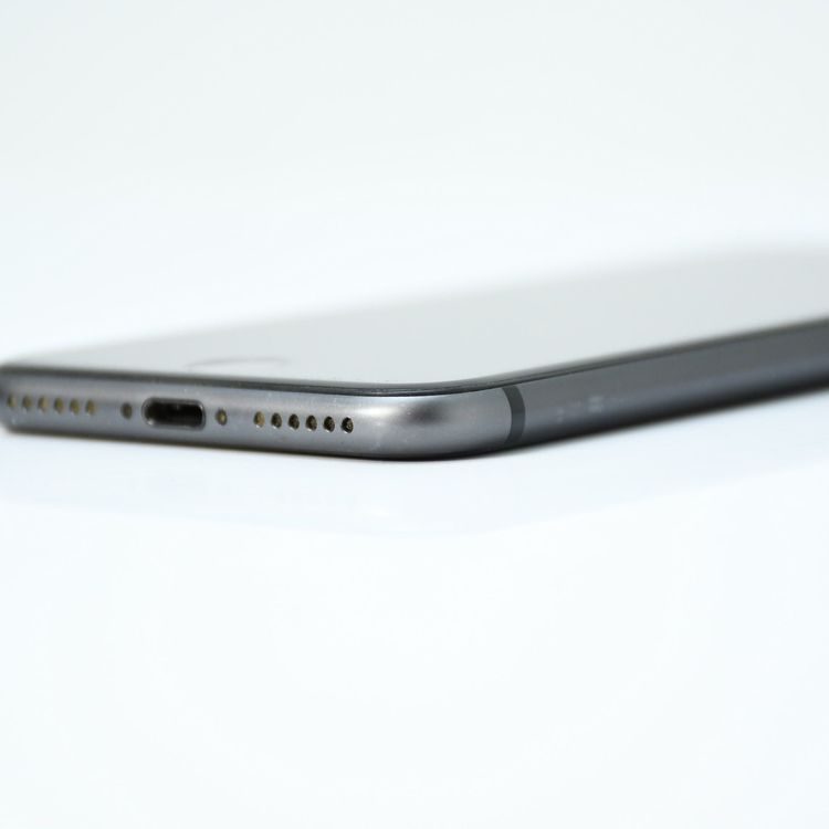 �ڱվ����ʡ�SIM�ե꡼ iPhone8 64GB ���ڡ������쥤